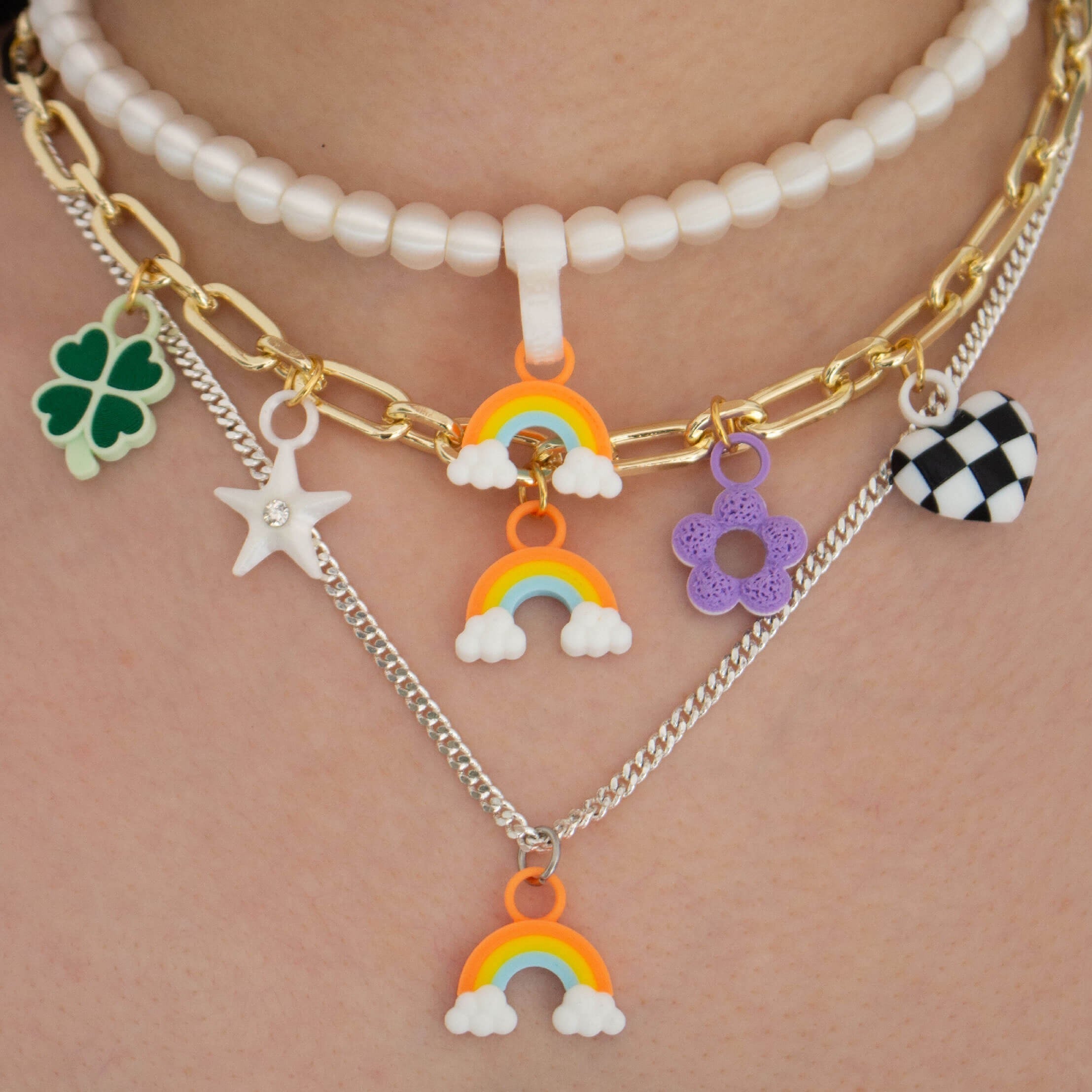 COLLAR CON DIJES DE ARCOÍRIS