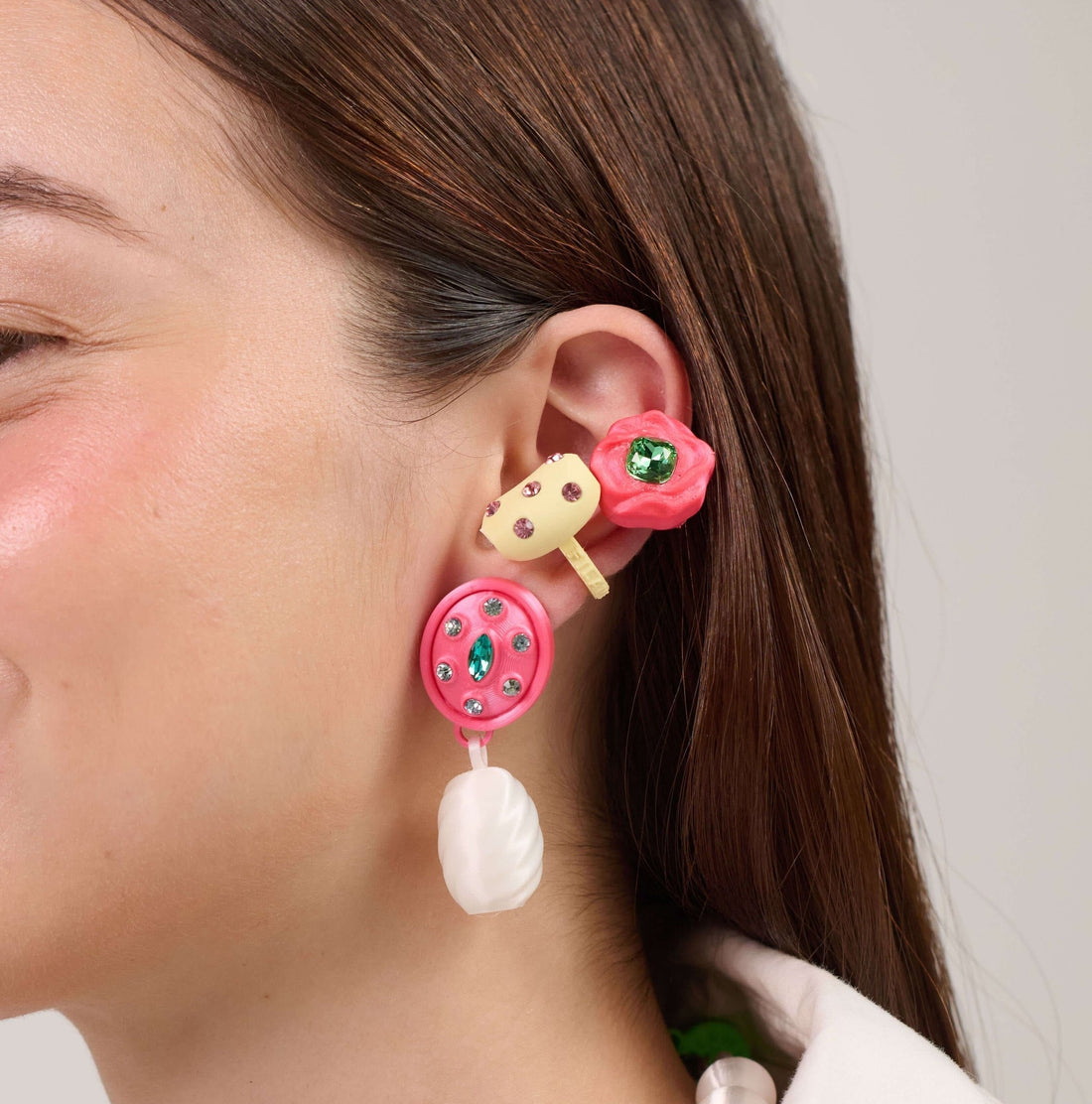 ARETES DE MORITA CON DIJE DE PERLA