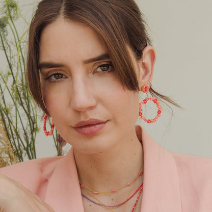 Aretes de aros chapados en oro con flores en Miyuki