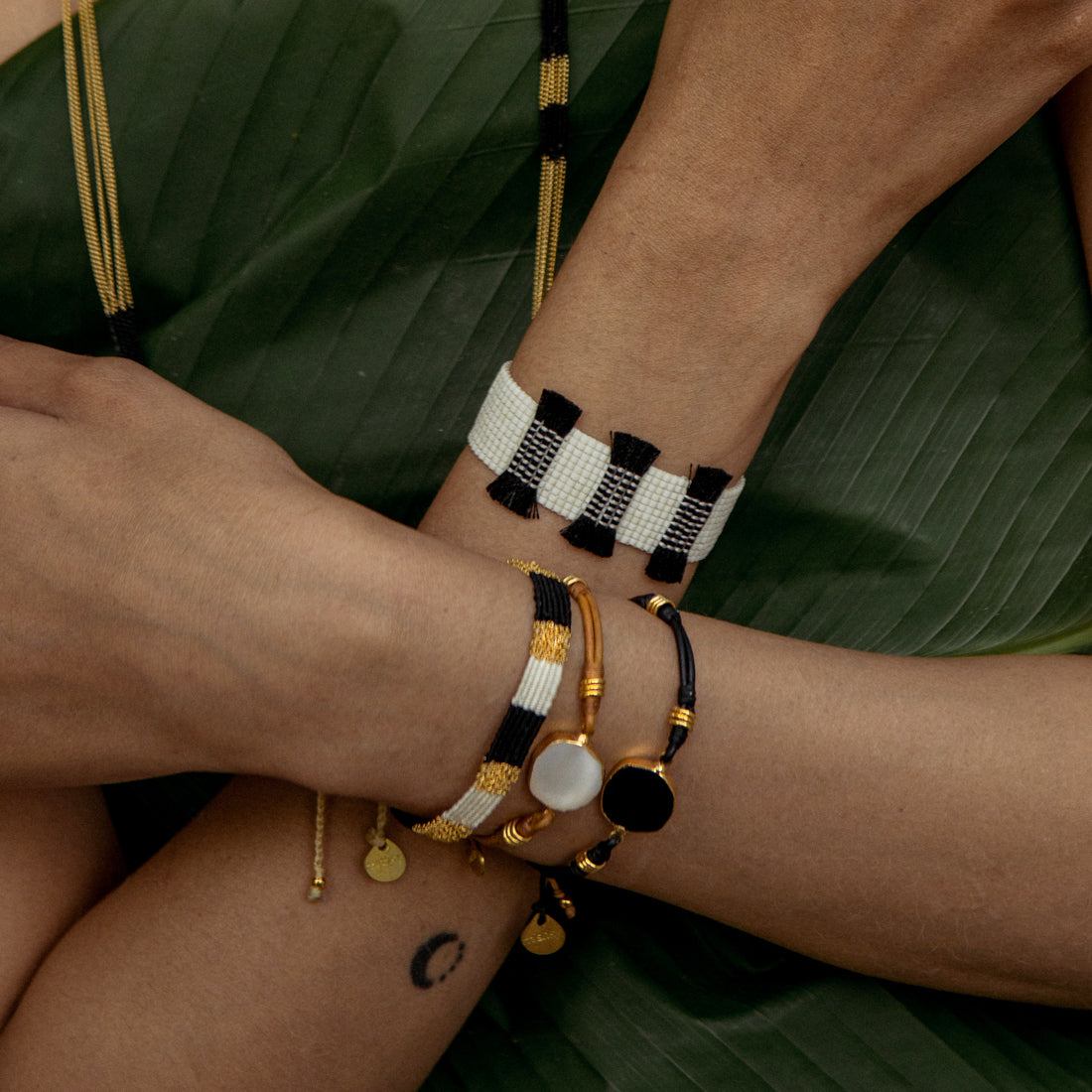 Brazalete ajustable de Miyuki con tazos