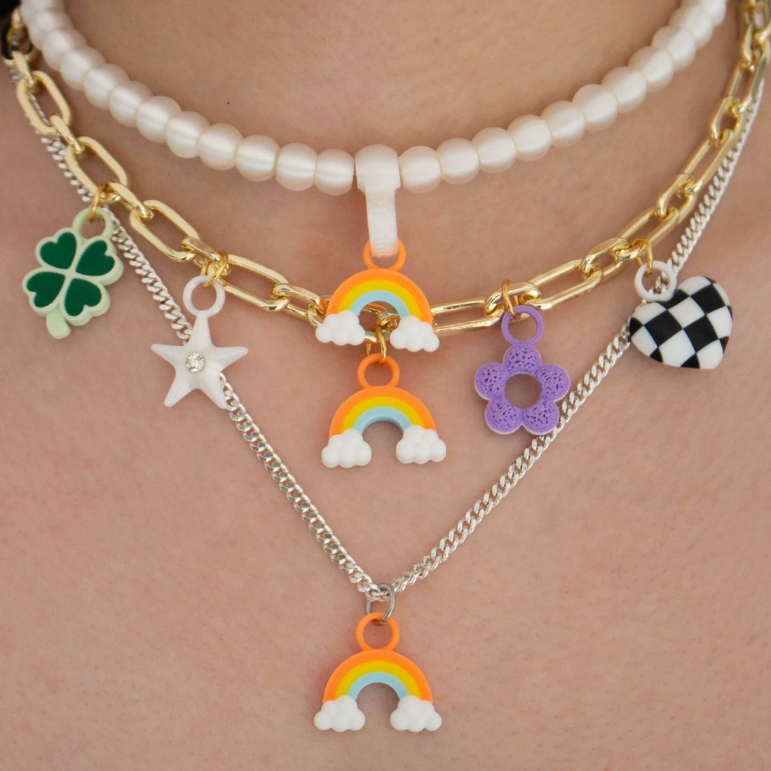 COLLAR CON DIJES DE ARCOÍRIS