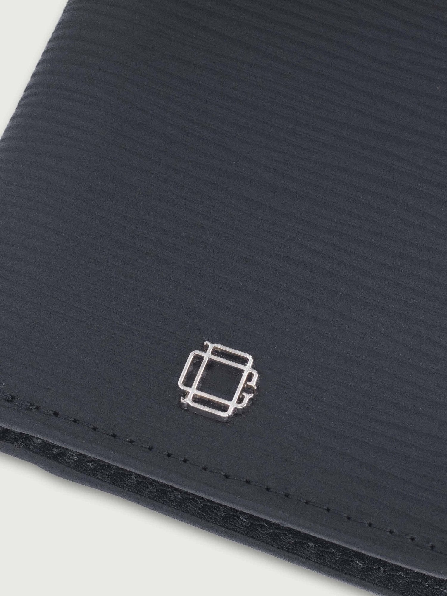 CARTERA VERTICAL DE CUERO NEGRO UNISEX