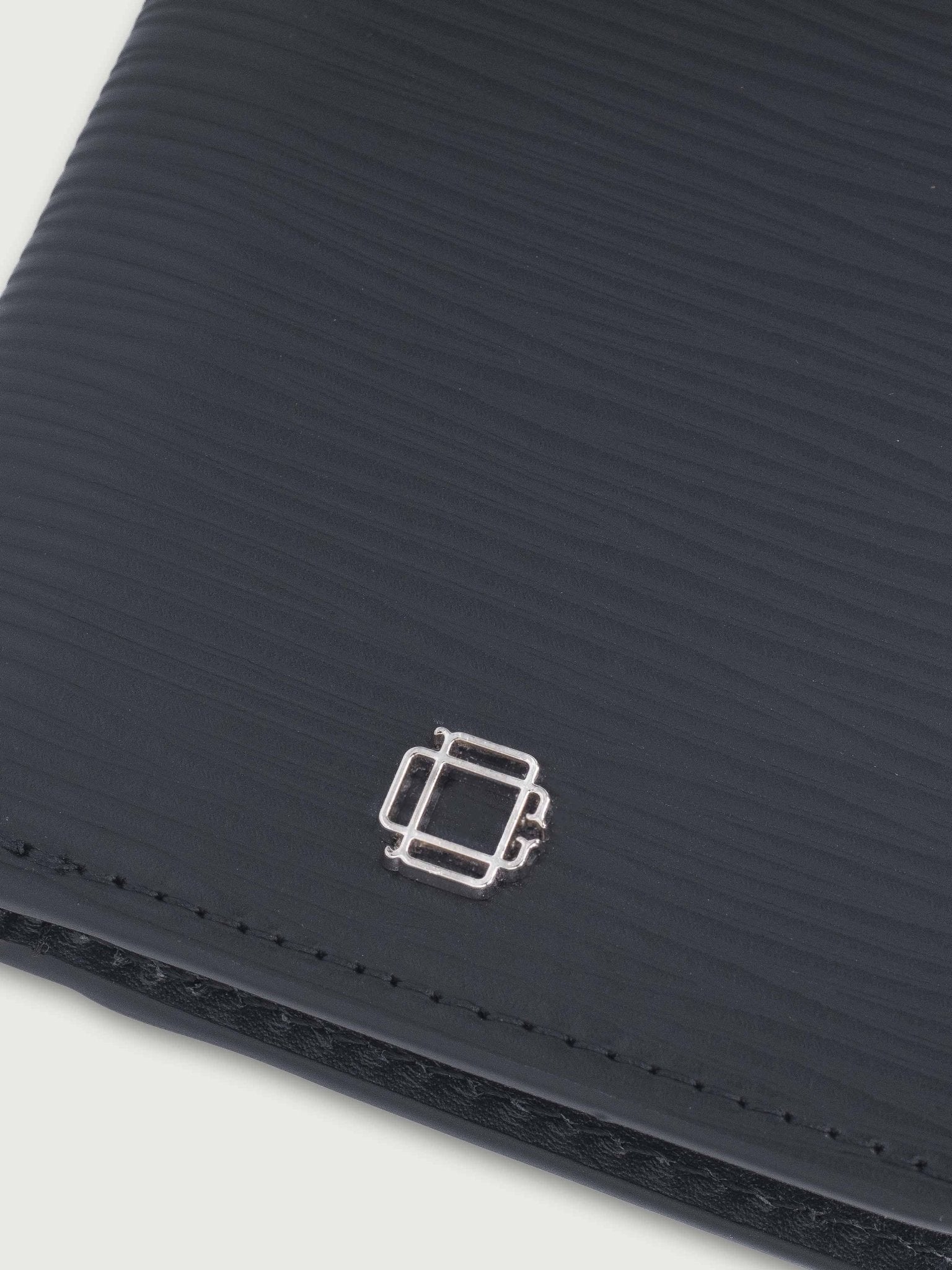 CARTERA VERTICAL DE CUERO NEGRO UNISEX