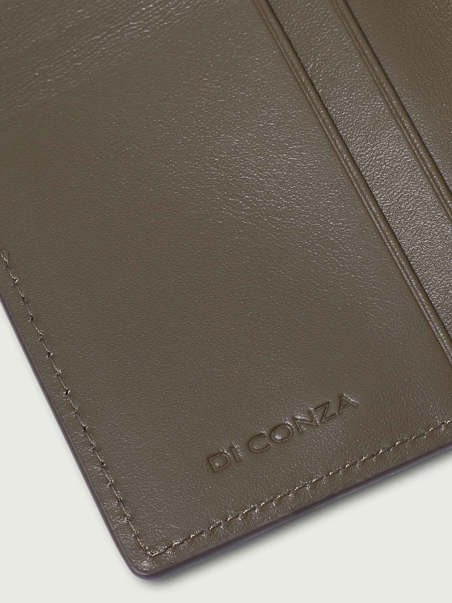 CARTERA VERTICAL DE CUERO OLIVO UNISEX