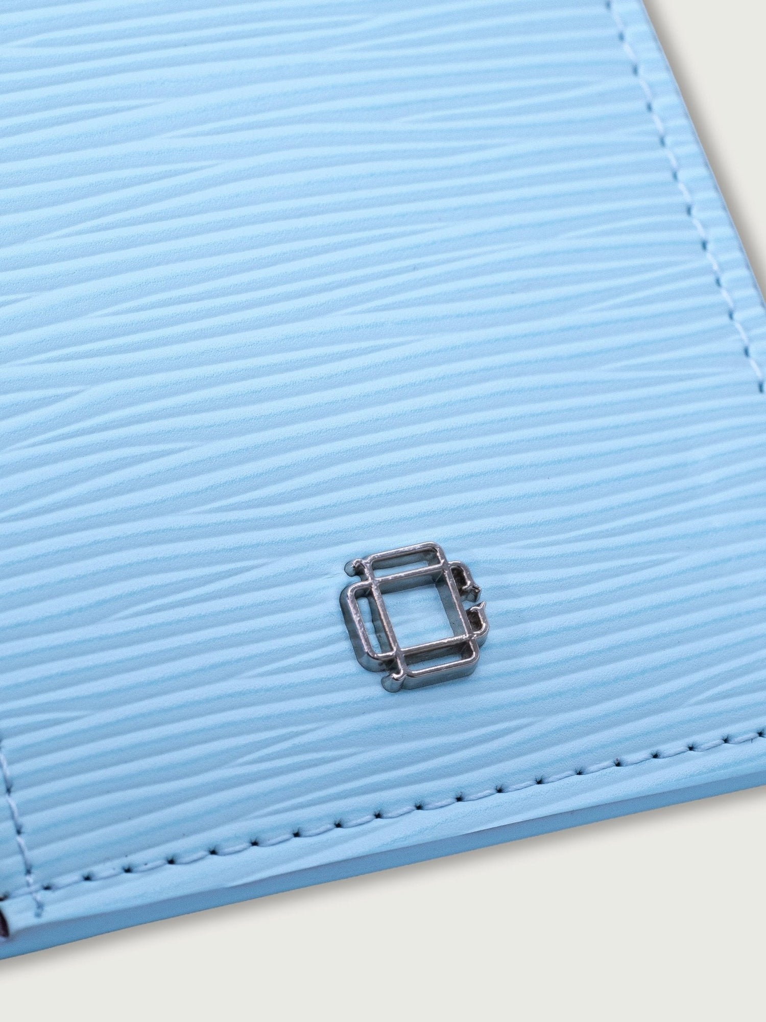 TARJETERO VERTICICAL DE CUERO BORGOÑA PARA 8 TARJETAS