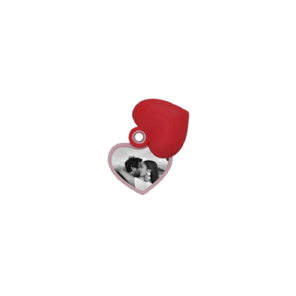 DIJE DE RELICARIO EN FORMA DE CORAZÓN